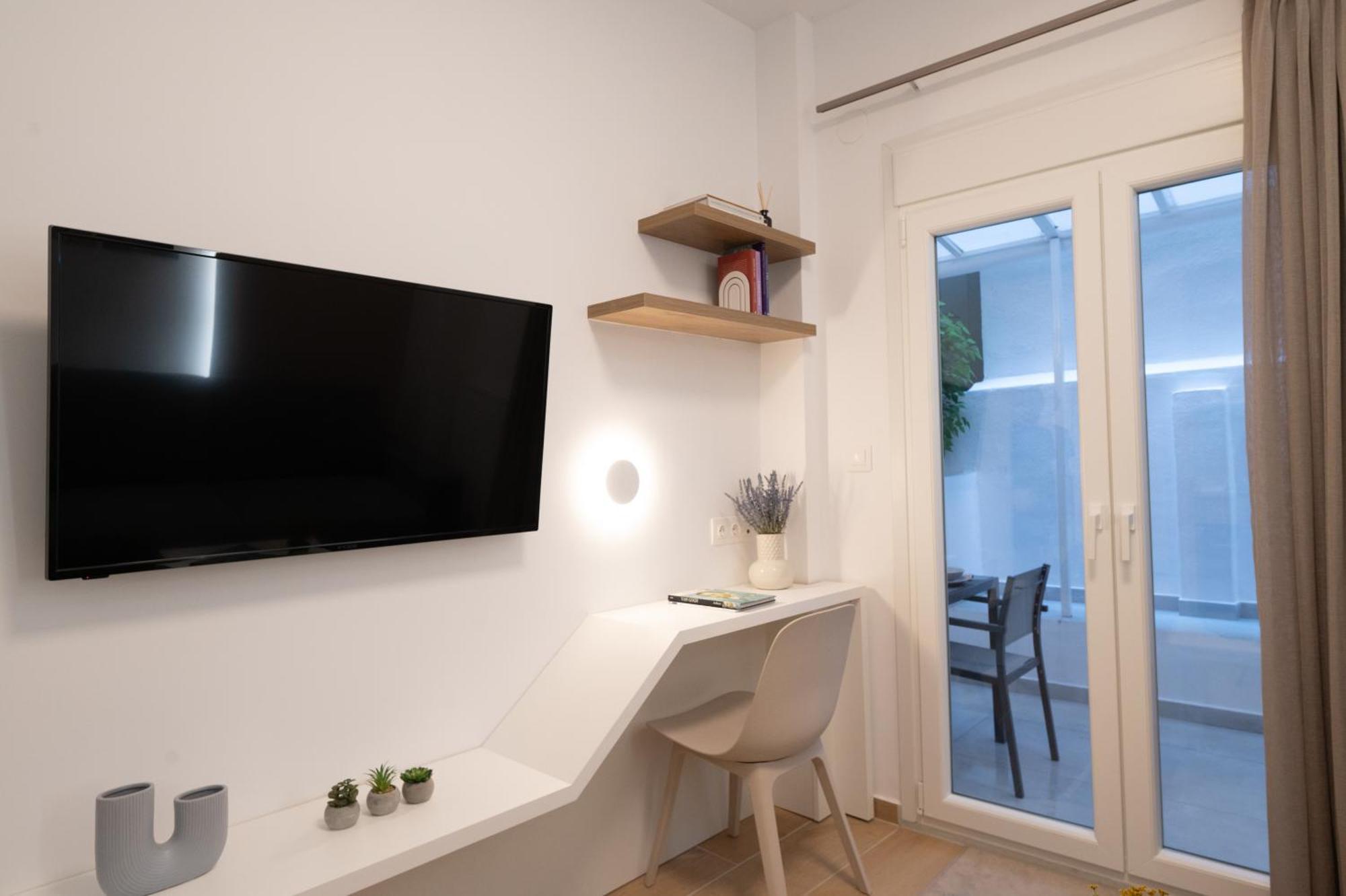 Apartment Honey Oak & Cream Patio By Nest Thessaloniki