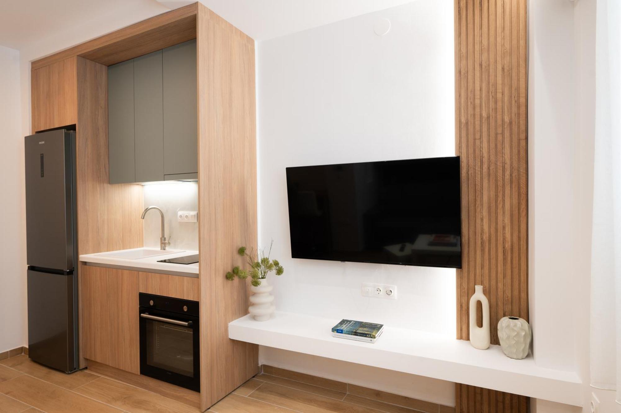 Honey Oak & Cream Patio By Nest Apartment Thessaloniki