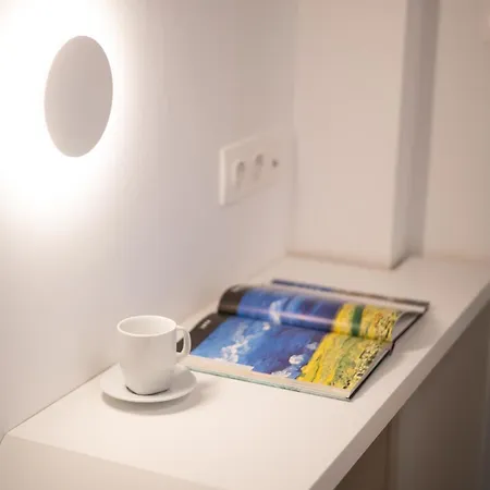 Honey Oak & Cream Patio By Nest Apartment Thessaloniki Room photo