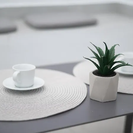 Honey Oak & Cream Patio By Nest Apartment Thessaloniki Exterior photo