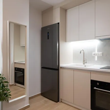 Honey Oak & Cream Patio By Nest Apartment Thessaloniki Room photo