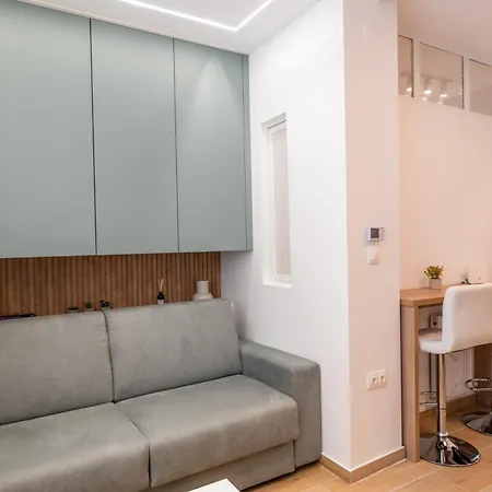 Honey Oak & Cream Patio By Nest Apartment Thessaloniki Exterior photo