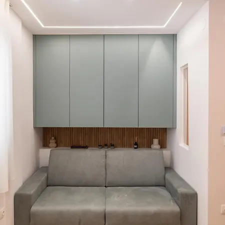 Honey Oak & Cream Patio By Nest Apartment Thessaloniki Room photo